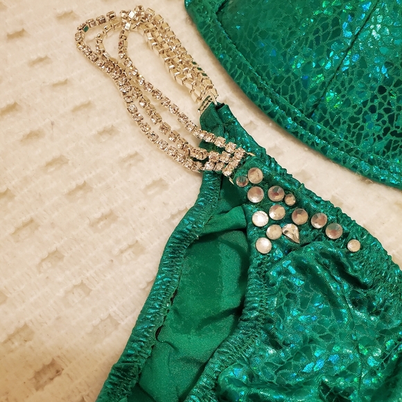 Green Competition Bikini - Picture 3 of 4